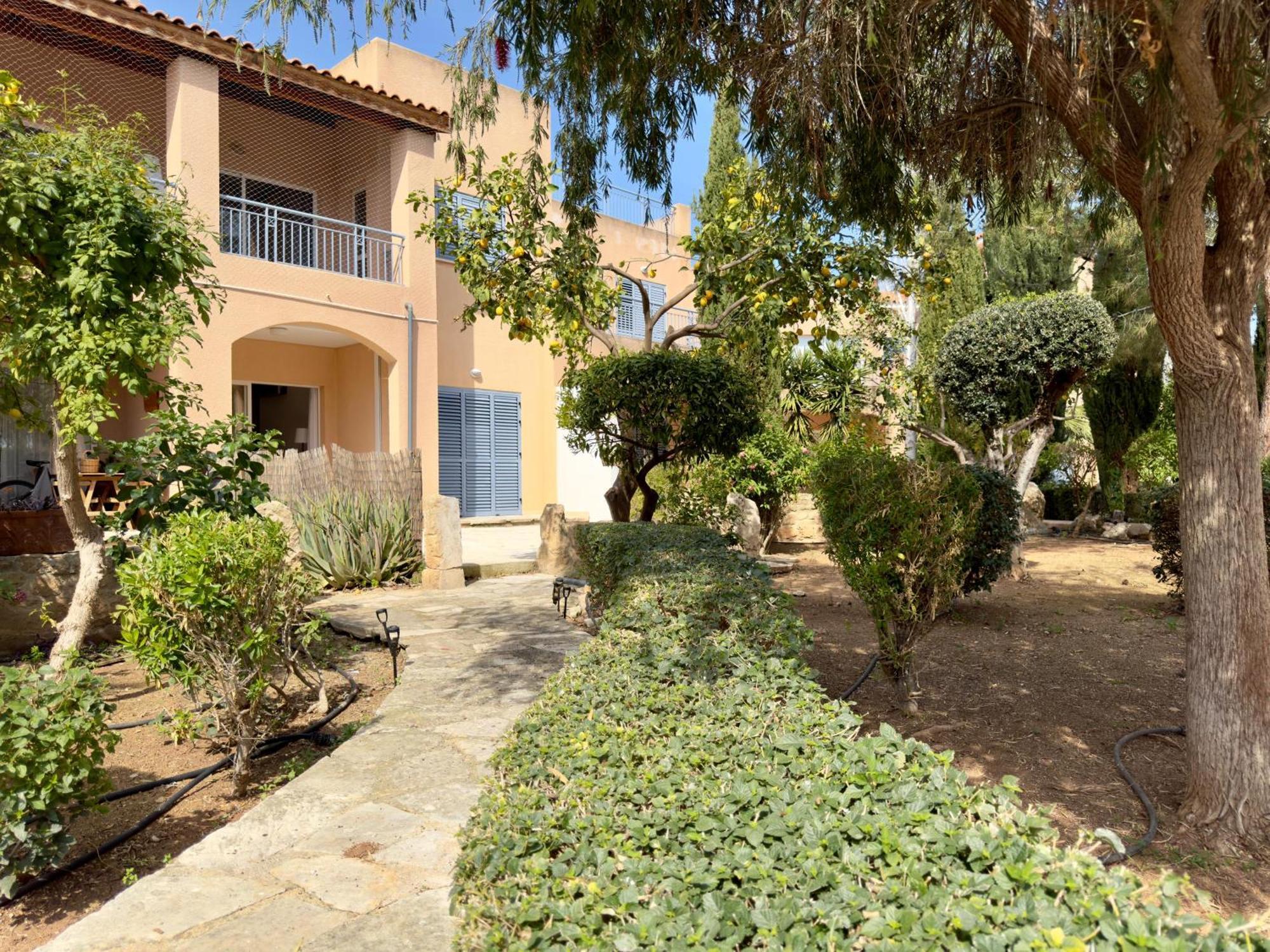 Beautiful Garden Apartment มานเดรีย ภายนอก รูปภาพ